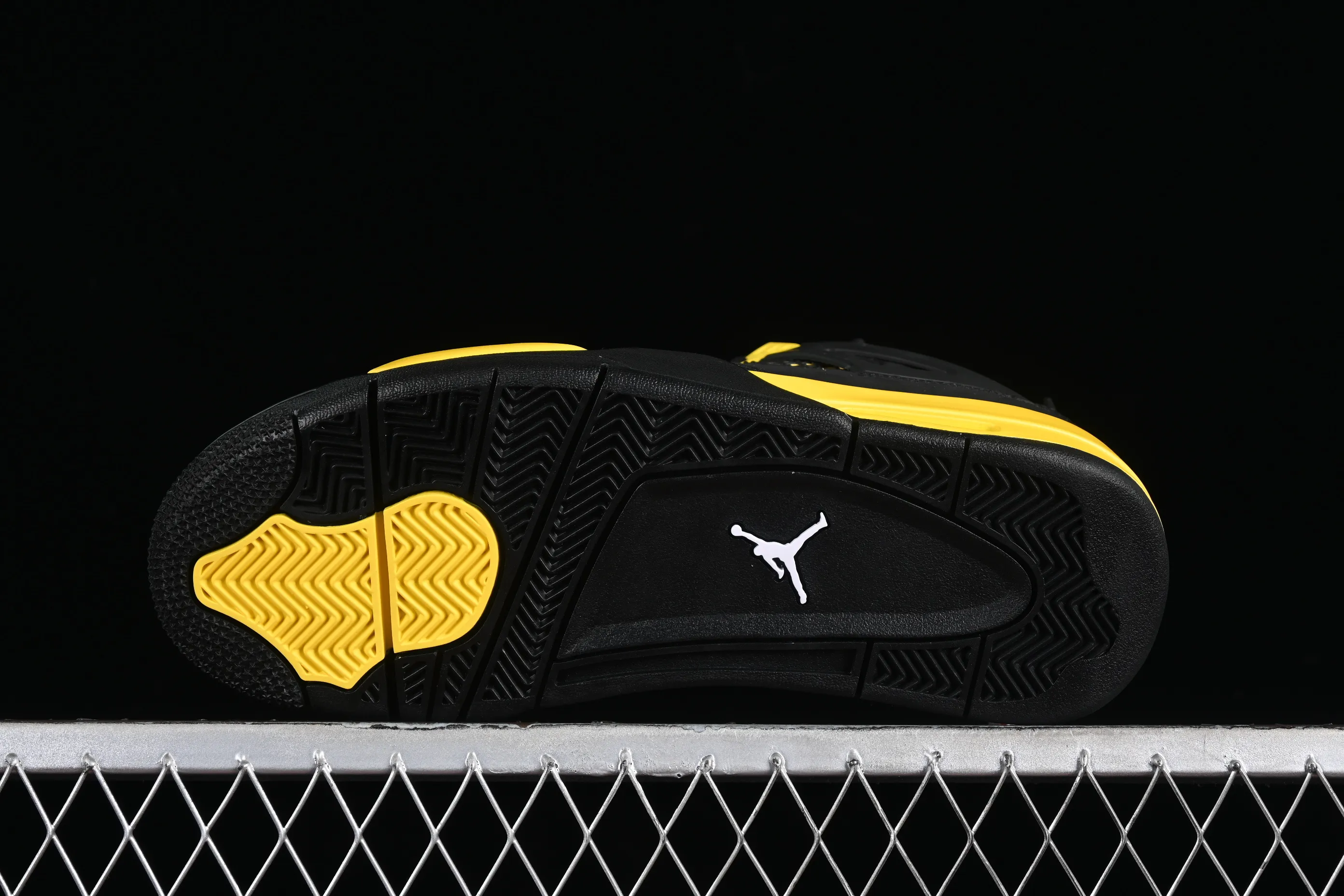 All categories Air Jordan Jordan series basketball shoes Air Jordan 4 foreign trade version Air Jordan 4 "Thunder" AJ4 Joe 4 Thunder replica basketball shoes DH6927-017